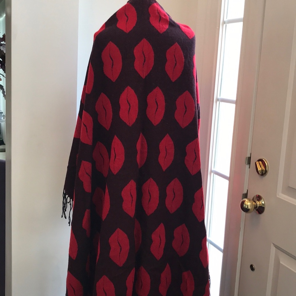 Victoria Secrets Colossal scarf/wrap - Picture 6 of 8